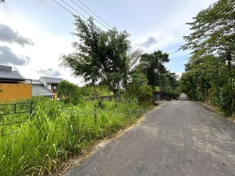 Land in Talawathugoda Samagi Mw
