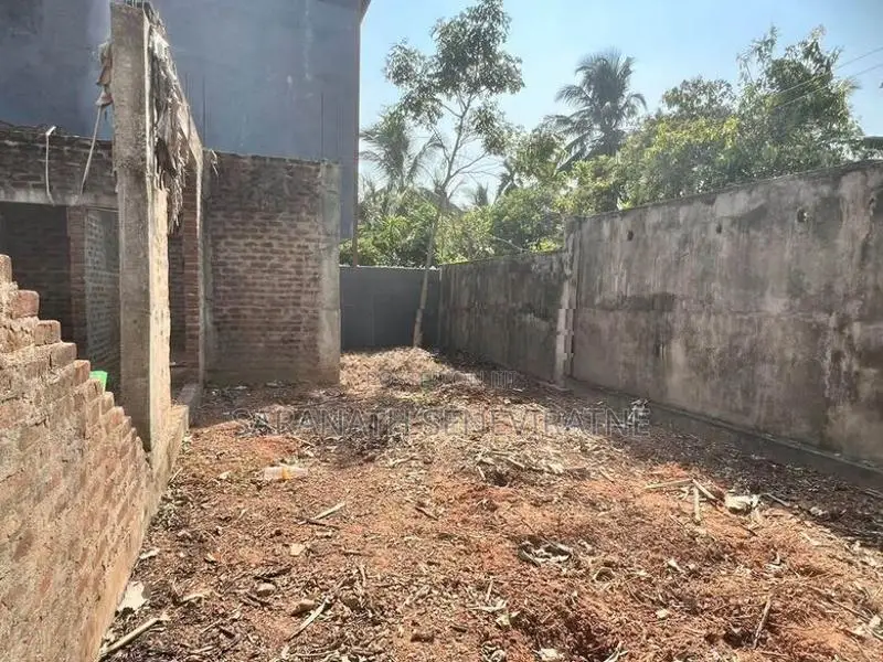 Land For Sale in Piliyandala Batakaththara Half Built House