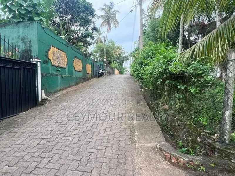 Valuable Land For Sale Facing Maharagama-Piliyandala Rd