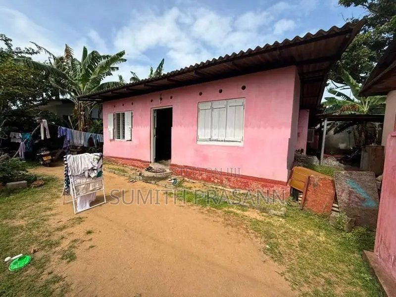 Land With A Old House In Hunupitya Wattala