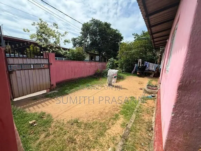 Land With A Old House In Hunupitya Wattala