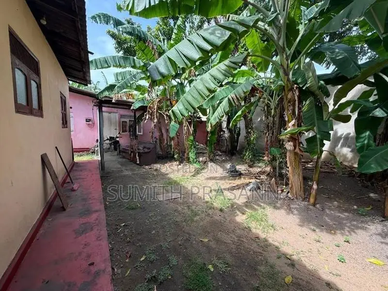 Land With A Old House In Hunupitya Wattala
