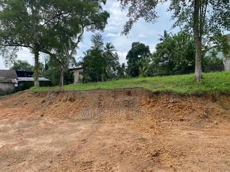 ( TS-1303) Valuable Commercial Bare Land Sale in Kottawa