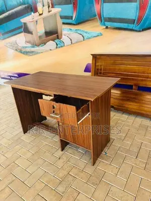 New 4*2 Ft Office Table