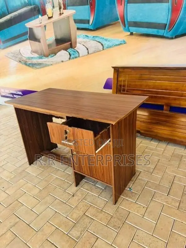 New 4*2 Ft Office Table