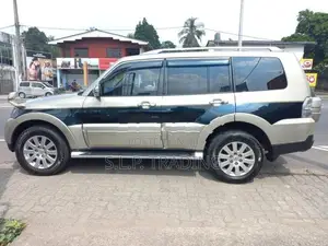 Mitsubishi Montero center spare wheel 2007