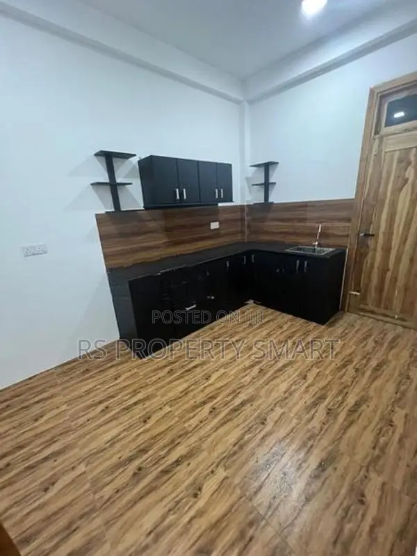 8 Bedrooms House for Rent - Dehiwala