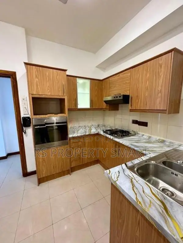 8 Bedrooms House for Rent - Dehiwala