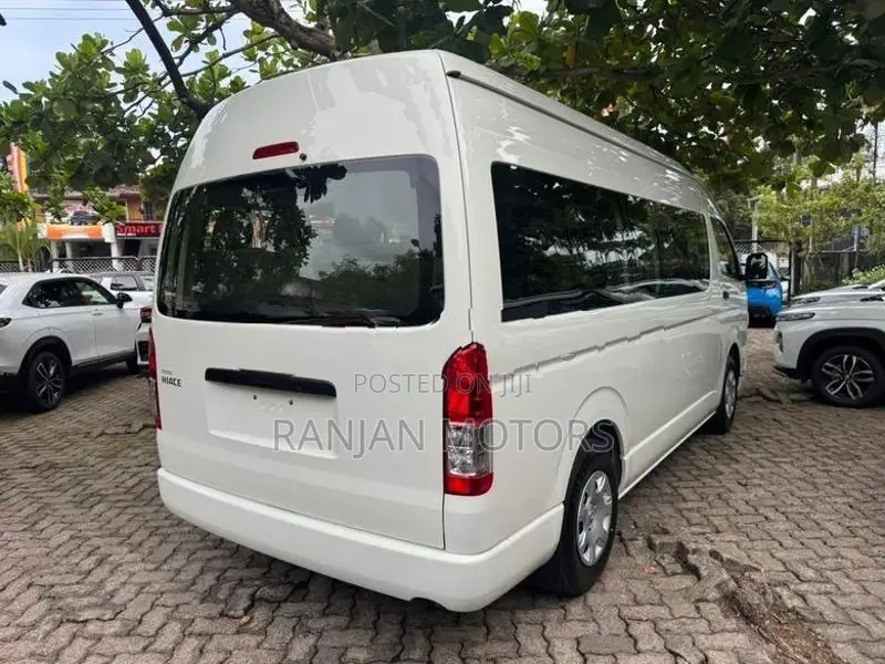 Toyota Hiace KDH222 Commuter 2026