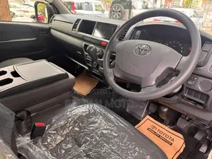 Toyota Hiace KDH222 Commuter 2026