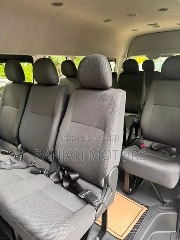 Toyota Hiace KDH222 Commuter 2026