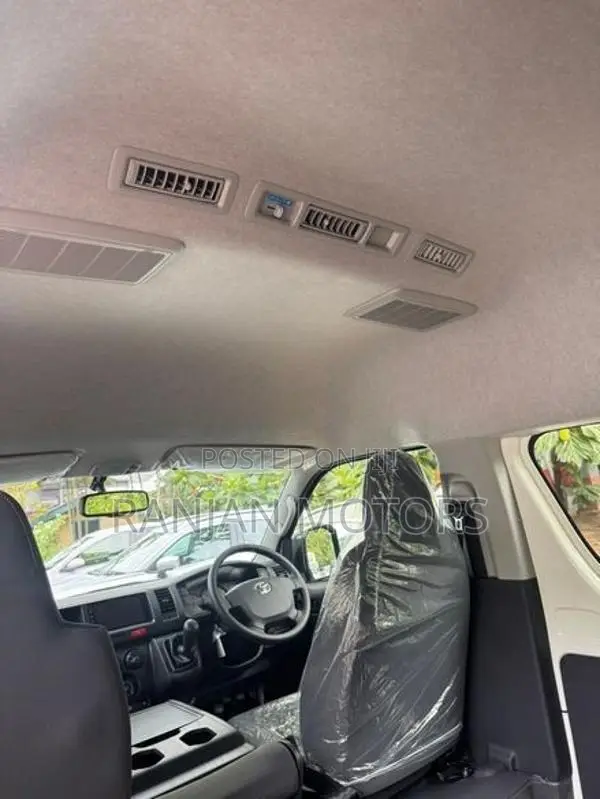 Toyota Hiace KDH222 Commuter 2026