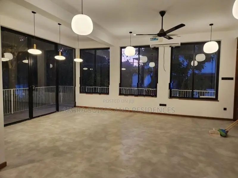 4,000 Sq.ft - Unfurnished House for Rent HL55612 Nawala