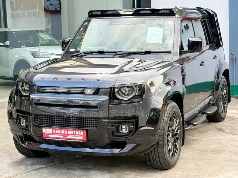 Land Rover Defender P300 Dynamic SE 2024