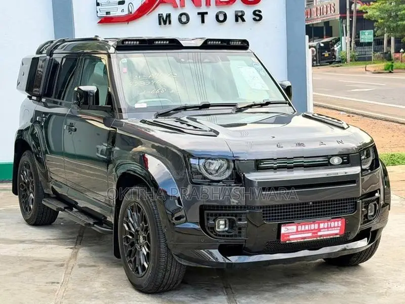 Land Rover Defender P300 Dynamic SE 2024