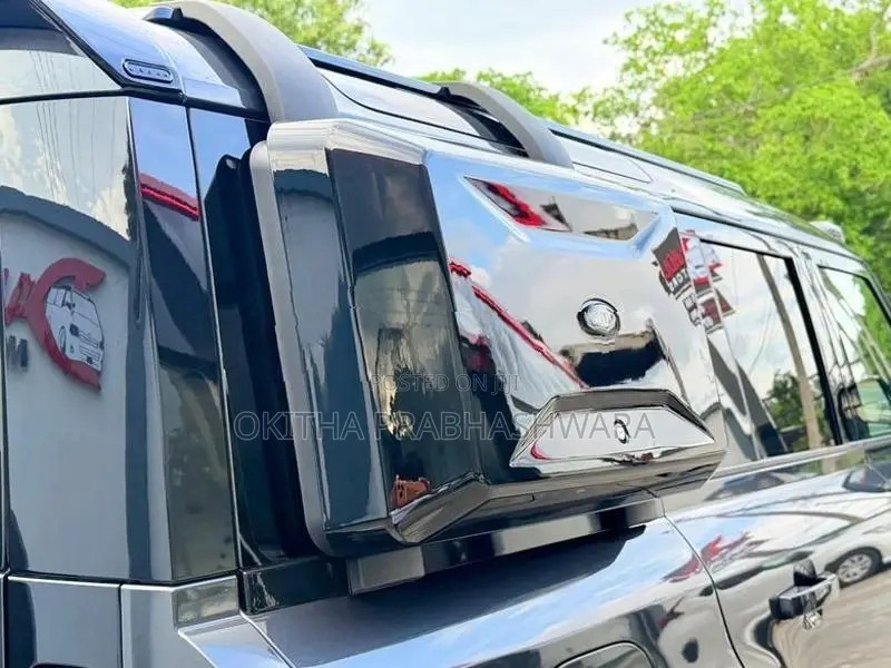 Land Rover Defender P300 Dynamic SE 2024