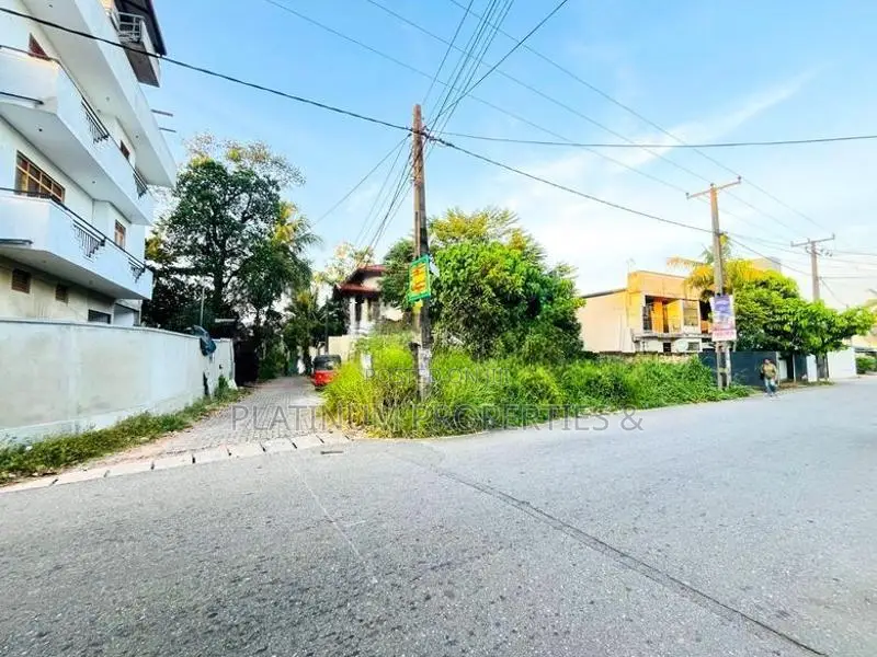 7.2 P Land for Sale in Maharagama - Facing Temple Road