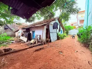 Valuable 6 Perches Land with An Old House for Sale in Dehiwala