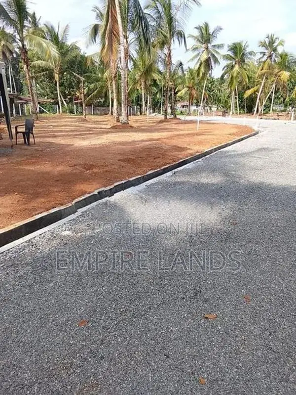බණ්ඩාරගම පානදුර 450 බස් පාරට ලගින්ම අගනා බිම් කොටස්