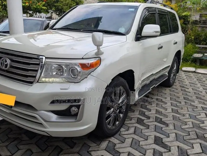 Toyota Land Cruiser VX V8 2013