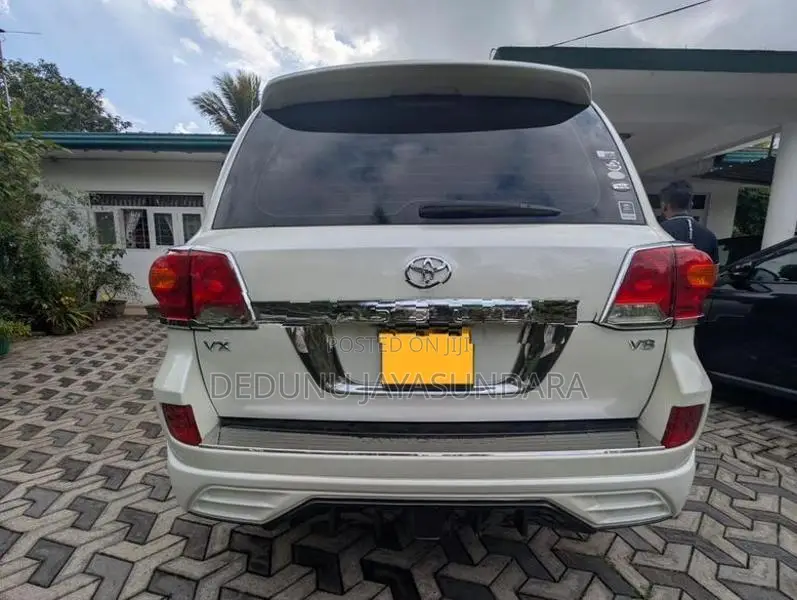 Toyota Land Cruiser VX V8 2013