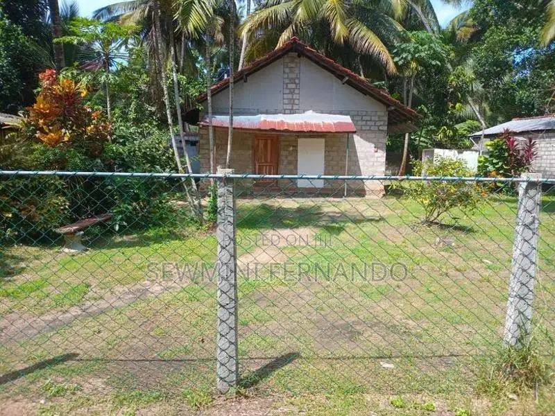 නිවසක් සහ පර්චස් 12.5 ප්‍රමාණයේ ඉඩමක් විකිණීමට - කොච්චිකඩේ