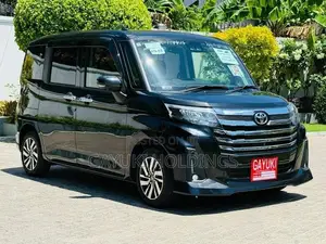 Toyota Roomy Custom G Highest 2024