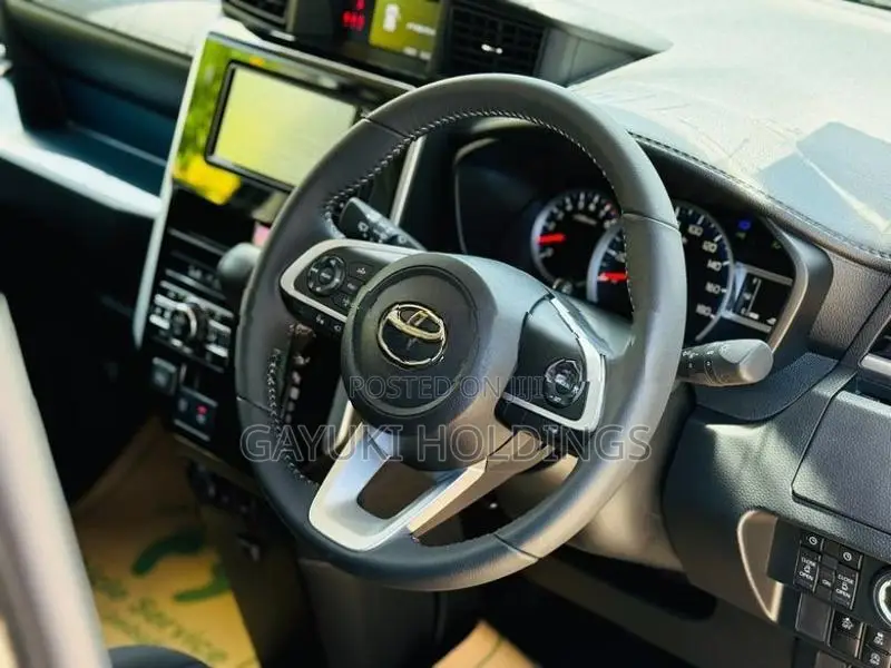 Toyota Roomy Custom G Highest 2024