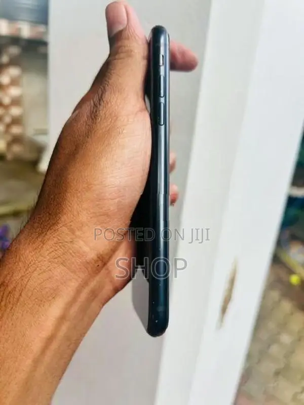 Apple iPhone XR 128GB (Used)