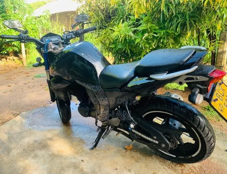 Yamaha FZ V2 2015