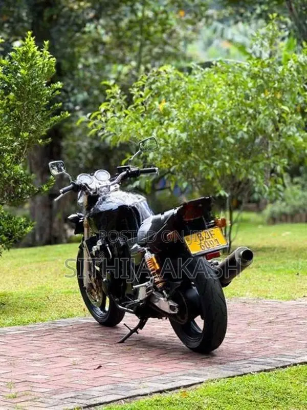 Honda CB400 2012