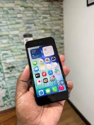 Apple iPhone SE 2 128GB (Used)
