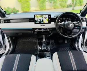 Honda Vezel Z Play Moonroof 10SP 2025