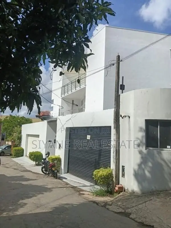 Luxury 3-Storey House For Sale In Nawala