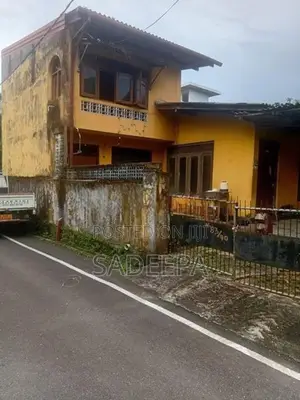 Land with old building for sale in Kottawa