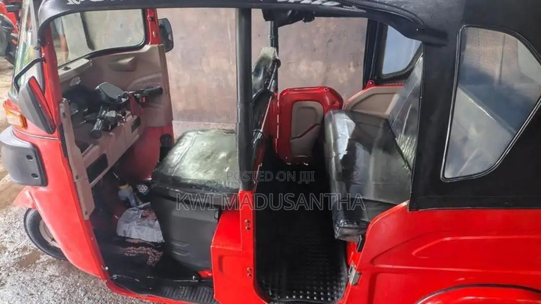 Bajaj RE 2025