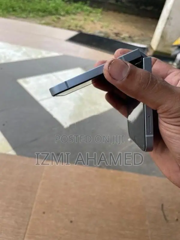 Samsung Galaxy Z Flip 6 256GB (Used)