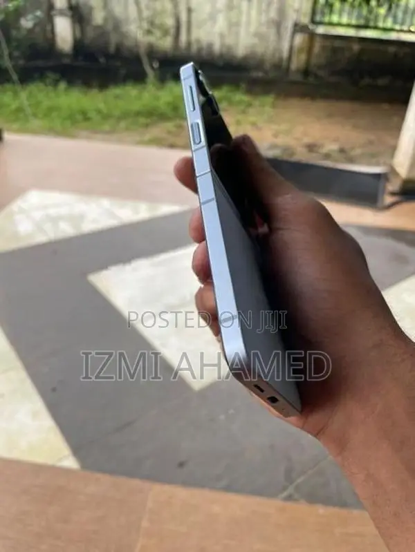 Samsung Galaxy Z Flip 6 256GB (Used)