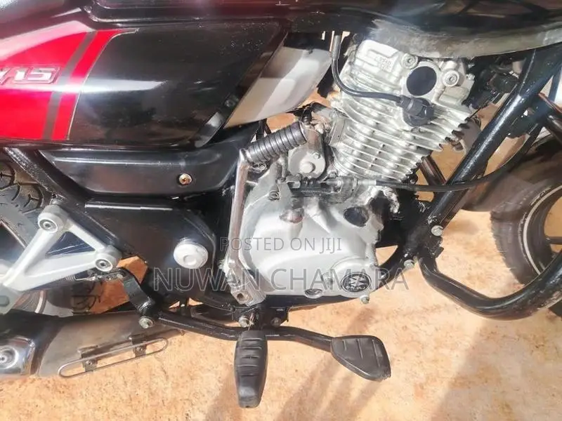 Bajaj V15 2016