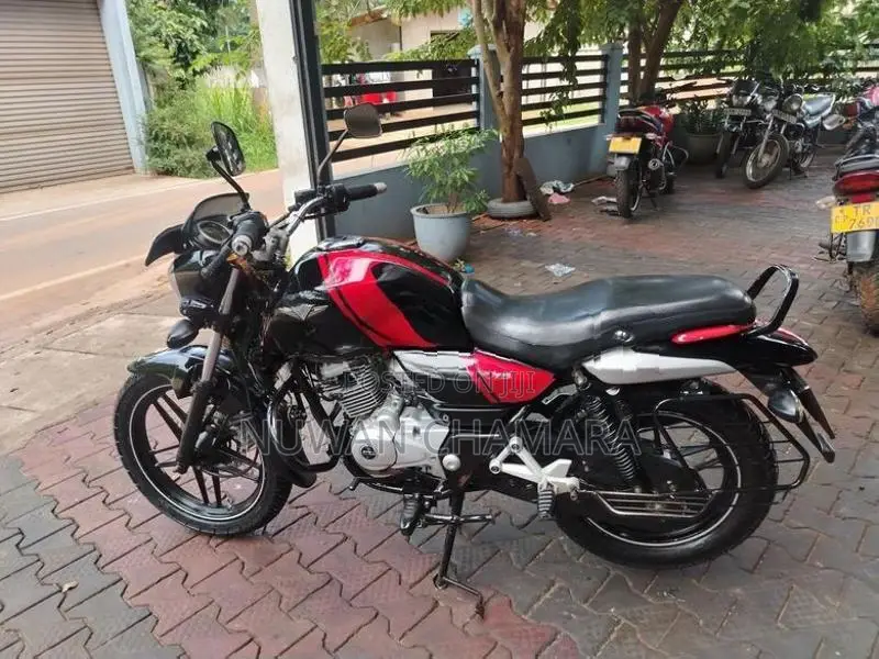 Bajaj V15 2016