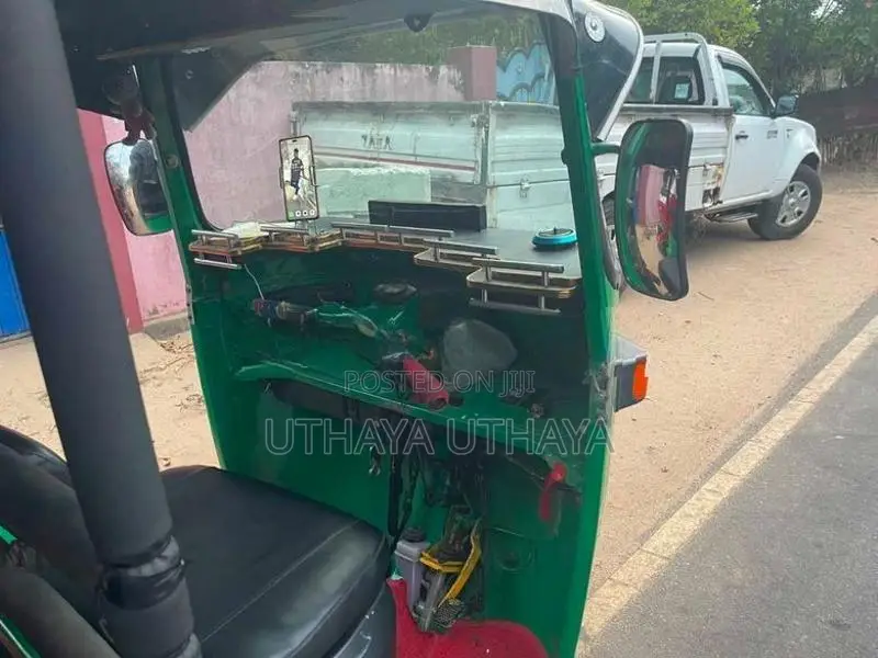 Bajaj RE 2005