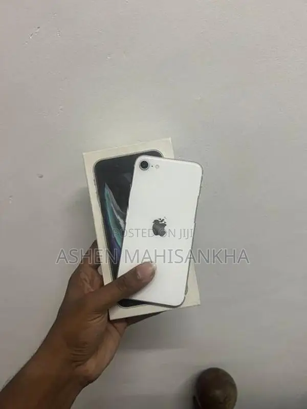 Apple iPhone SE 2 GB (Used)