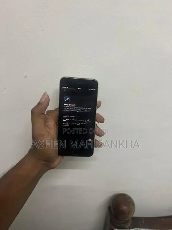 Apple iPhone SE 2 GB (Used)