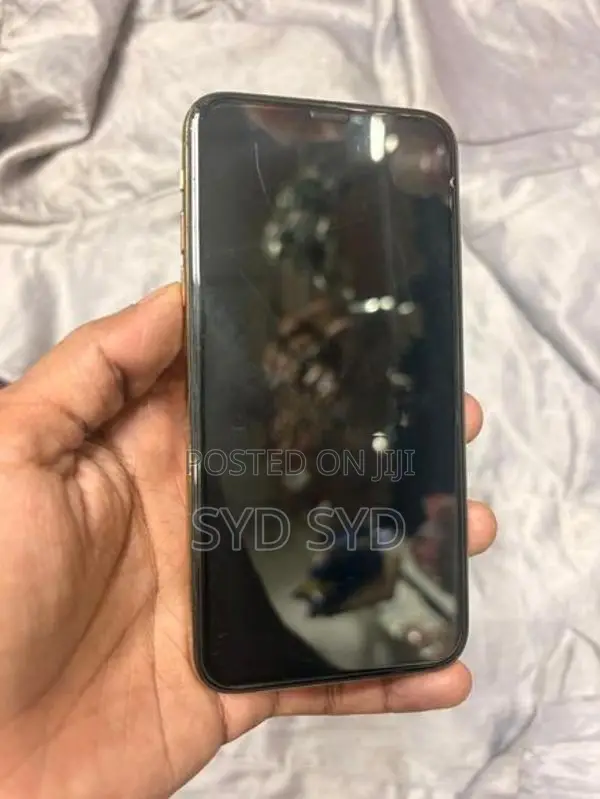 Apple iPhone XS (Used)