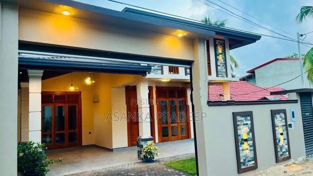 අලුතින්ම ඉදිකරන ලද අතිසුඛෝපබෝගී තනිමහල් නිවස මත්තෙගොඩින් විකිනීමට(fwh7