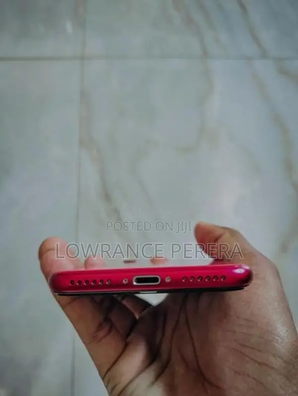Apple iPhone SE 2 (Used)