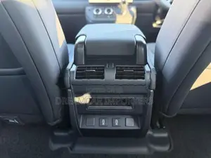 Land Rover Defender x dynamic se 2026