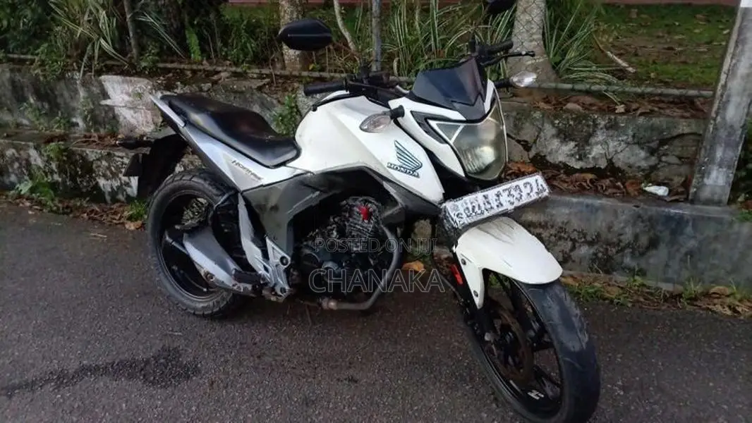 Honda CB Hornet 160R 2016