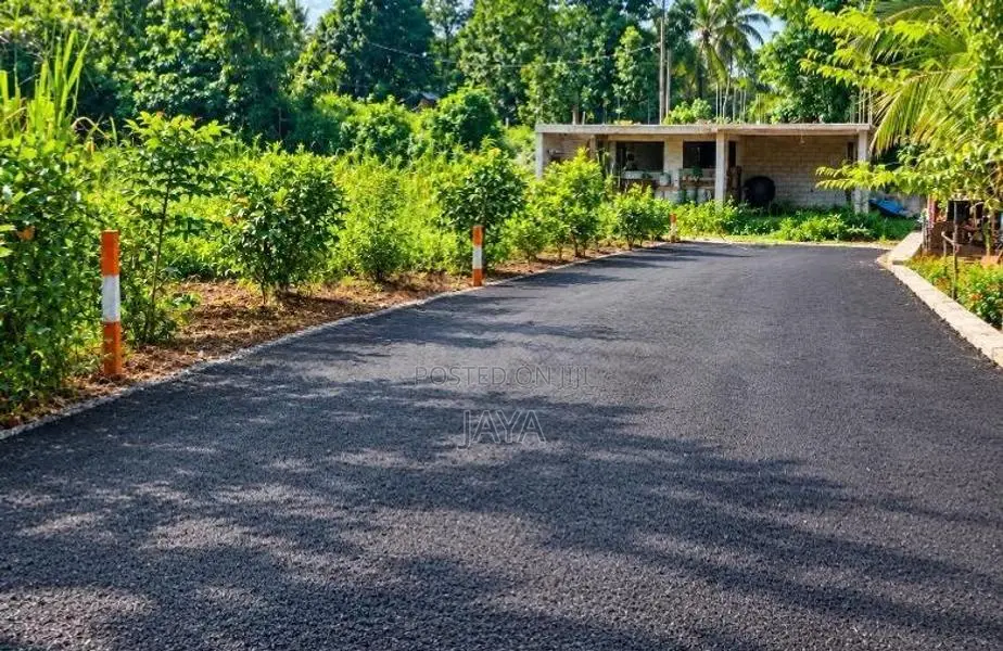 කොතලාවල පිවිසුම ලගින් ඉඩමක්