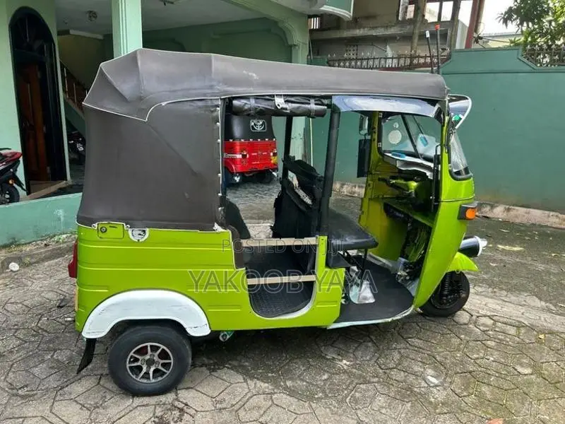 Bajaj RE 2005